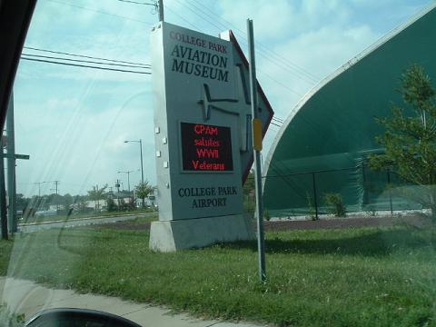 15%20College%20Park%20Airport%20Sign.jpg